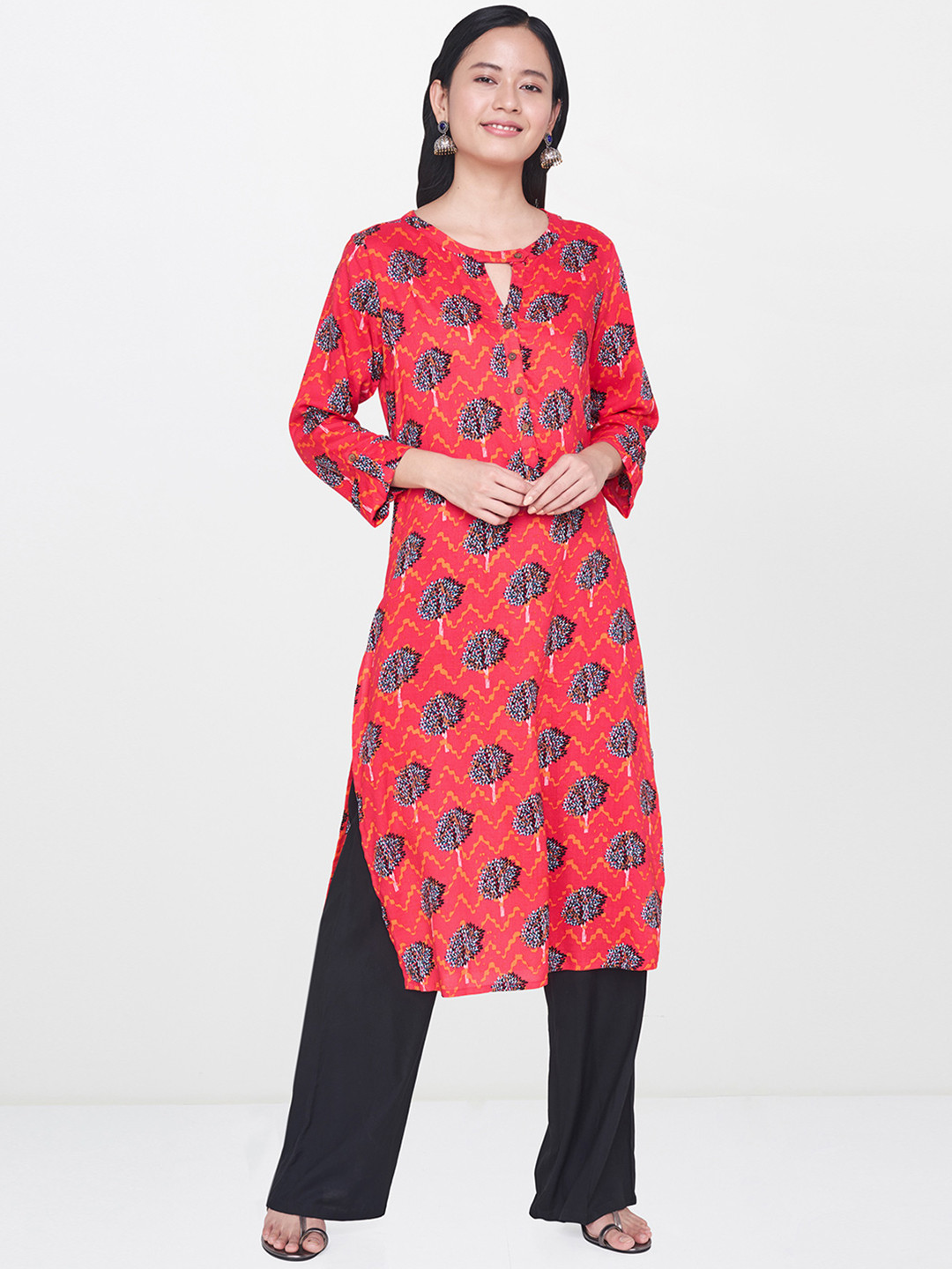 

Global Desi Women Coral Red & Black Floral Print Straight Kurta