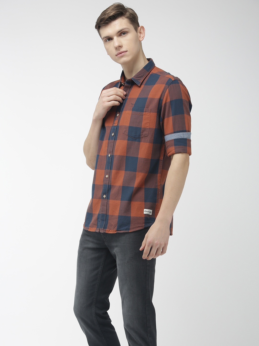 

Flying Machine Men Rust & Navy Blue Regular Fit Checked Casual Shirt