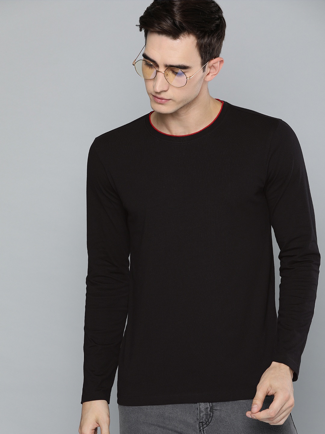 

Harvard Men Black Solid Round Neck Pure Cotton T-shirt