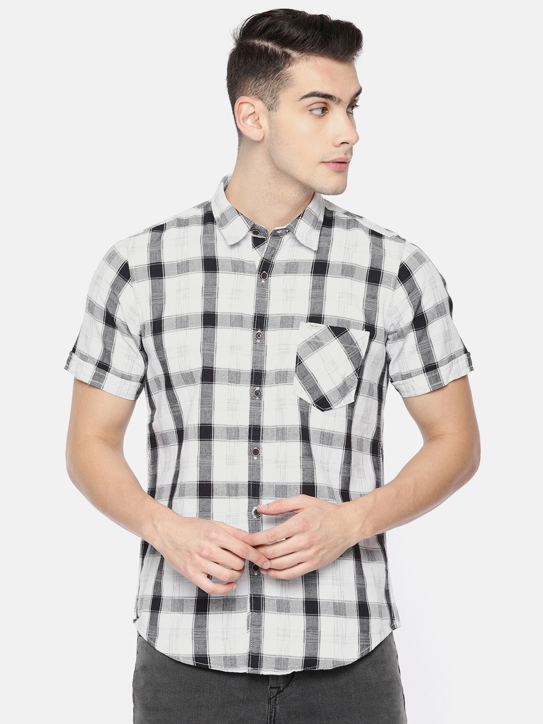 

Pepe Jeans Men White & Black Regular Fit Checked Casual Shirt