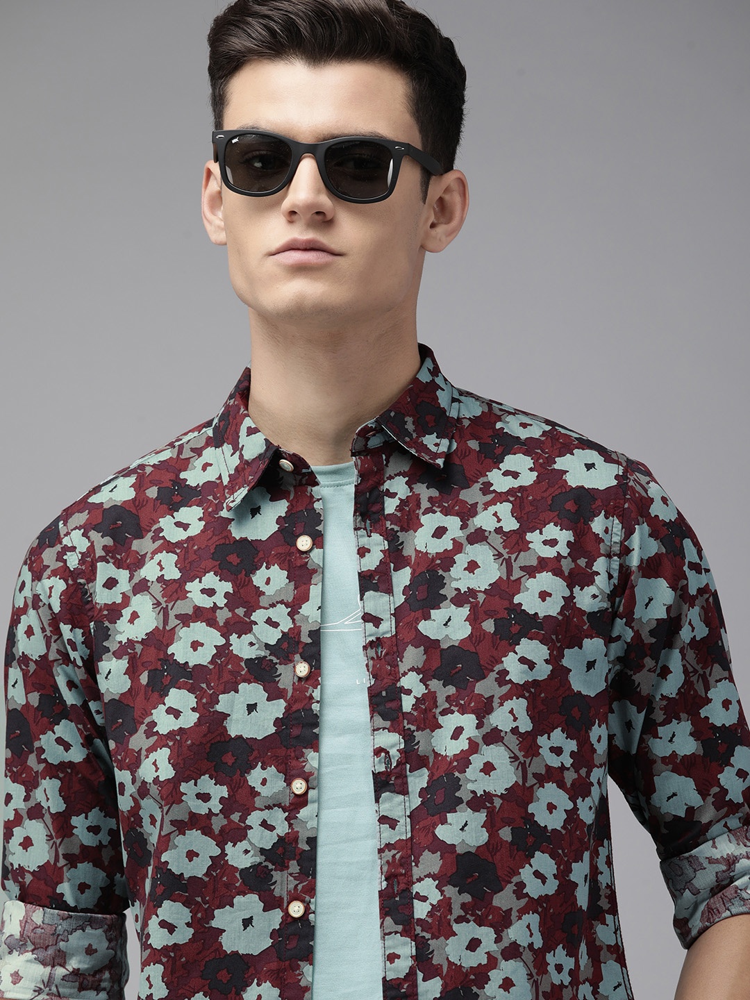 

Pepe Jeans Men Burgundy & Blue Slim Fit Floral Printed Casual Shirt