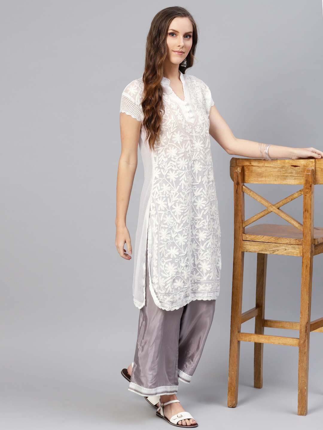 

Saadgi Women White Chikankari Floral Embroidered Handloom Straight Kurta