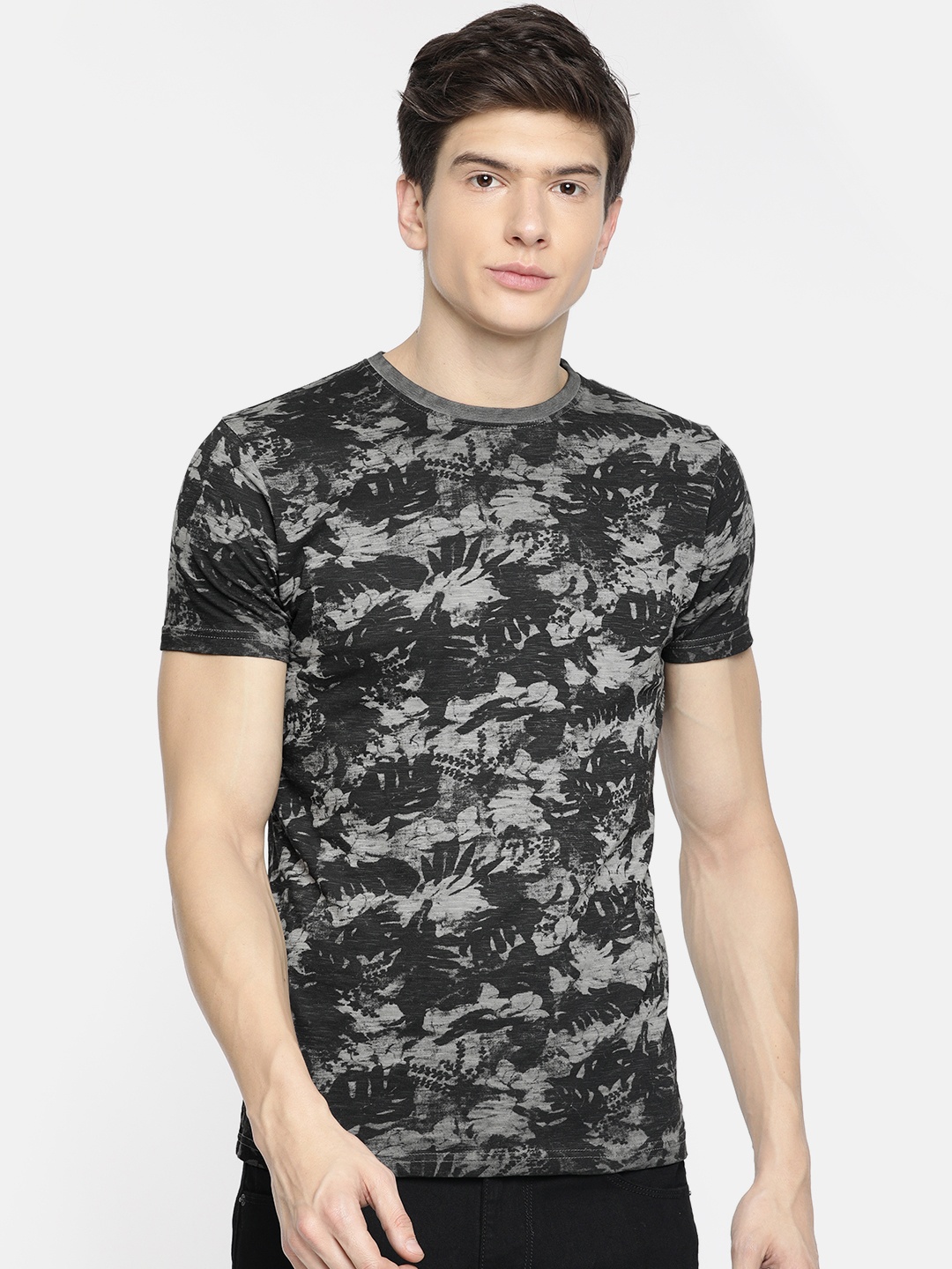 

Pepe Jeans Men Black & Grey Printed Slim Fit Round Neck T-shirt