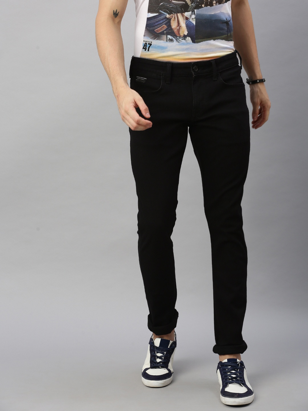 

Wrangler Men Black Vegas Skinny Fit Low-Rise Clean Look Stretchable Jeans