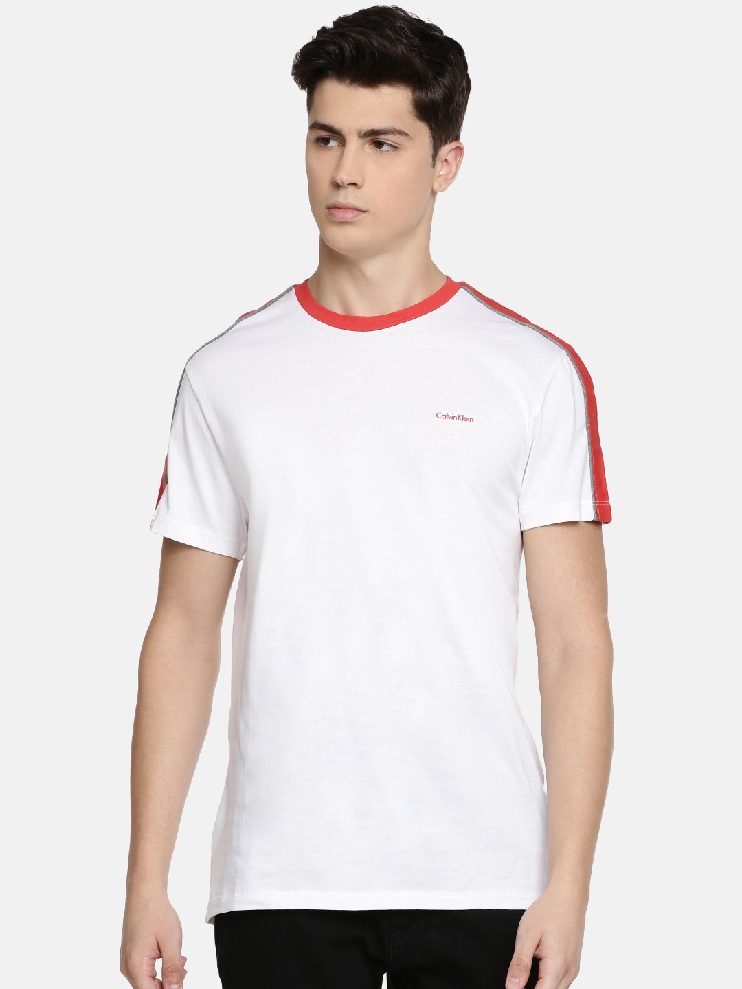 

Calvin Klein Jeans Men White Solid Round Neck Pure Cotton T-shirt