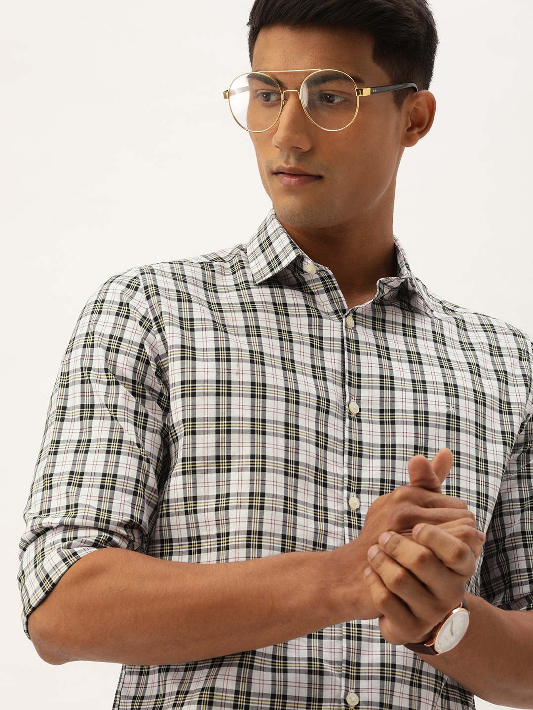

Calvin Klein Jeans Men White & Black Regular Fit Checked Casual Shirt