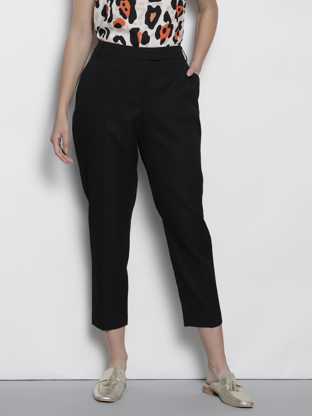 

DOROTHY PERKINS Women Black Regular Fit Textured Cropped Trousers