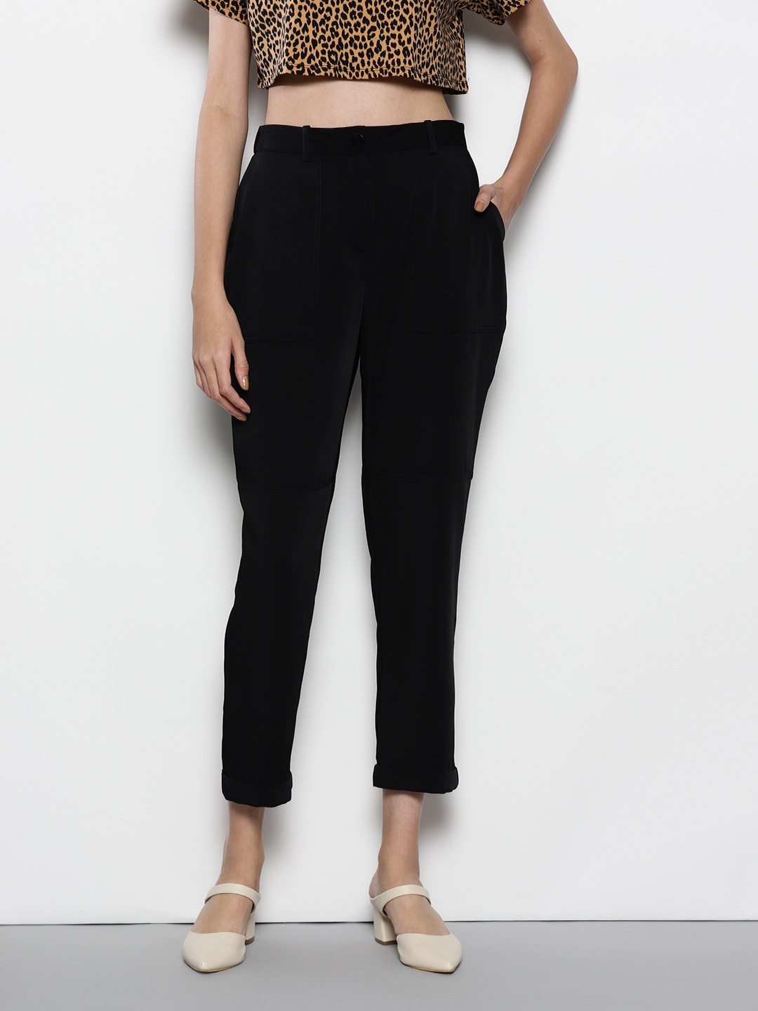

DOROTHY PERKINS Women Black Tapered Fit Solid Cropped Trousers