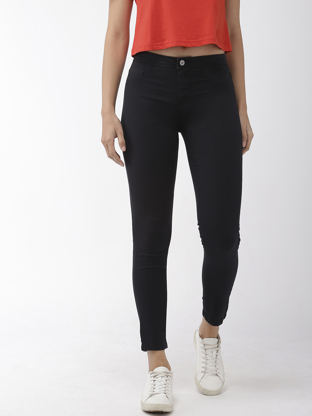 

Flying Machine Women Black Solid Jeggings