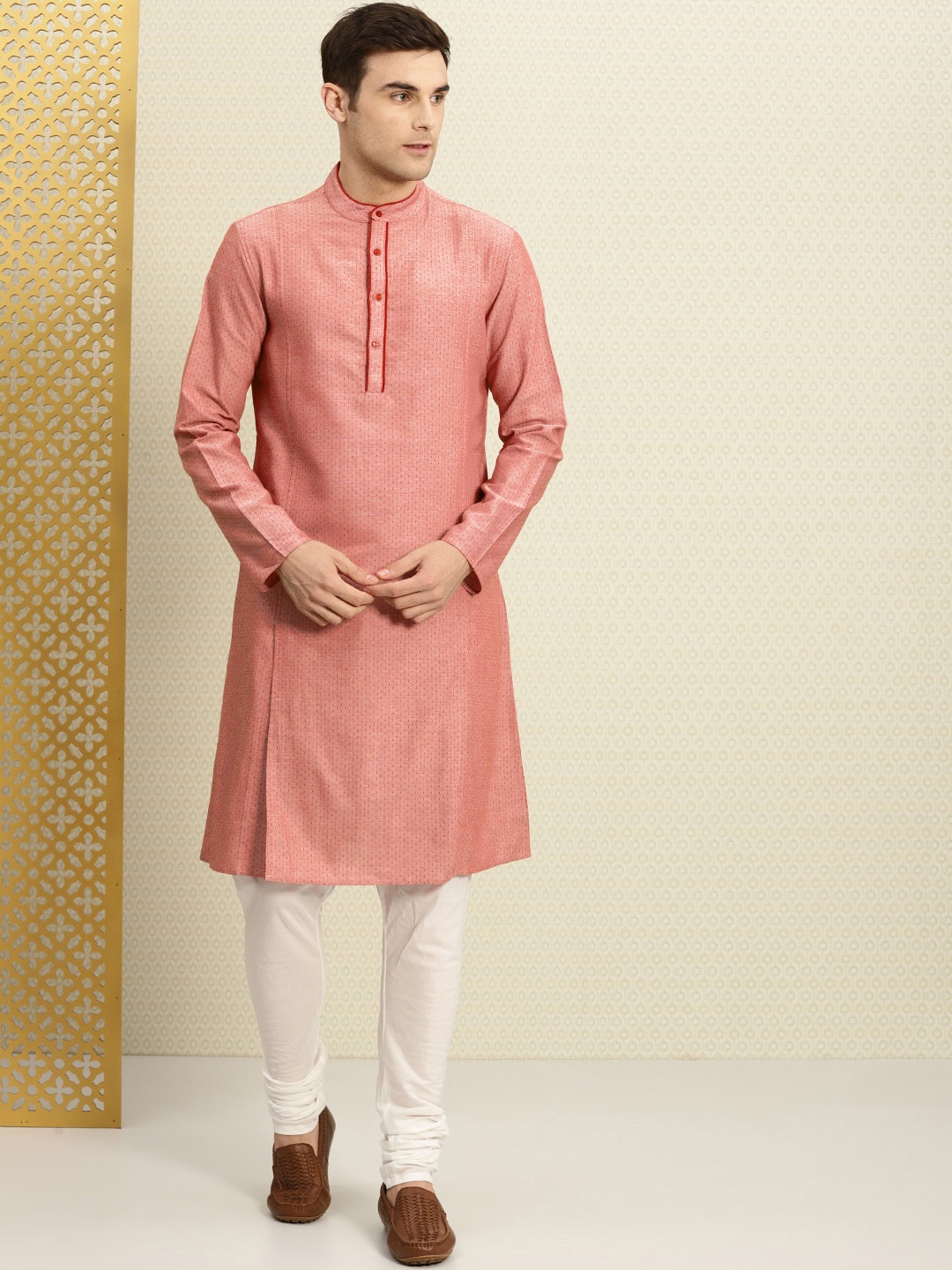 

House of Pataudi Men Red Dobby Embroidered Panelled A-Line Kurta