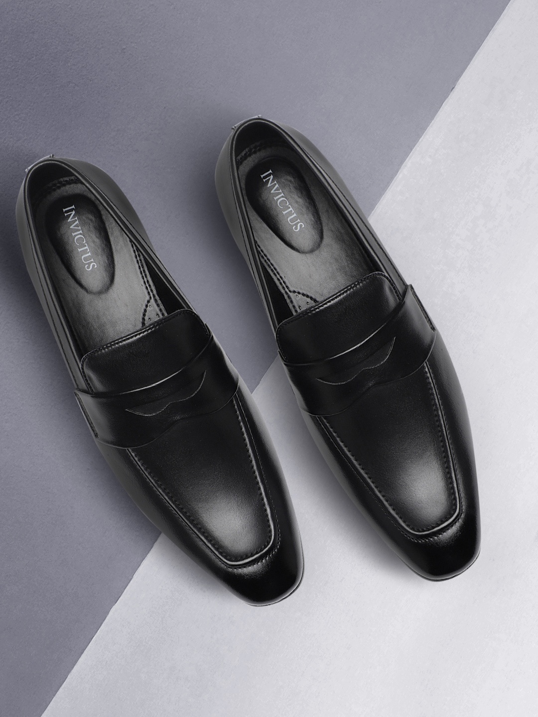 

INVICTUS Men Black Solid Loafers