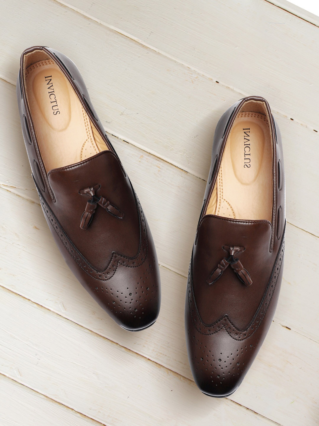 

INVICTUS Men Brown Taselled Loafers