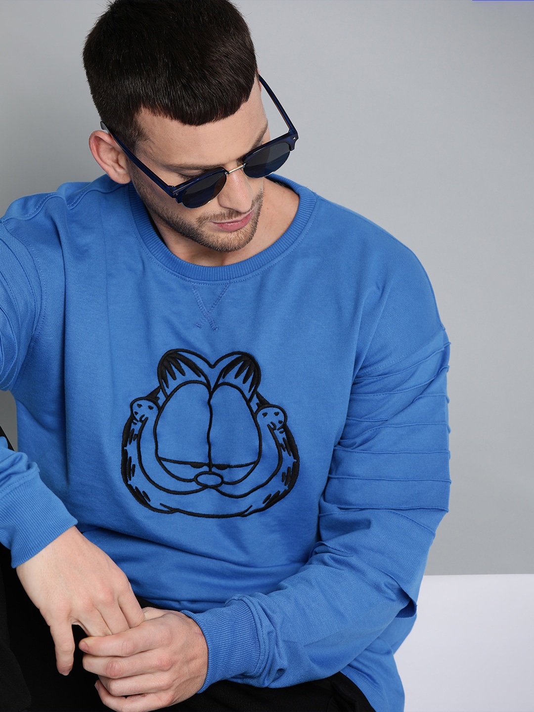 

Kook N Keech Garfield Men Blue & Black Embroidered Sweatshirt