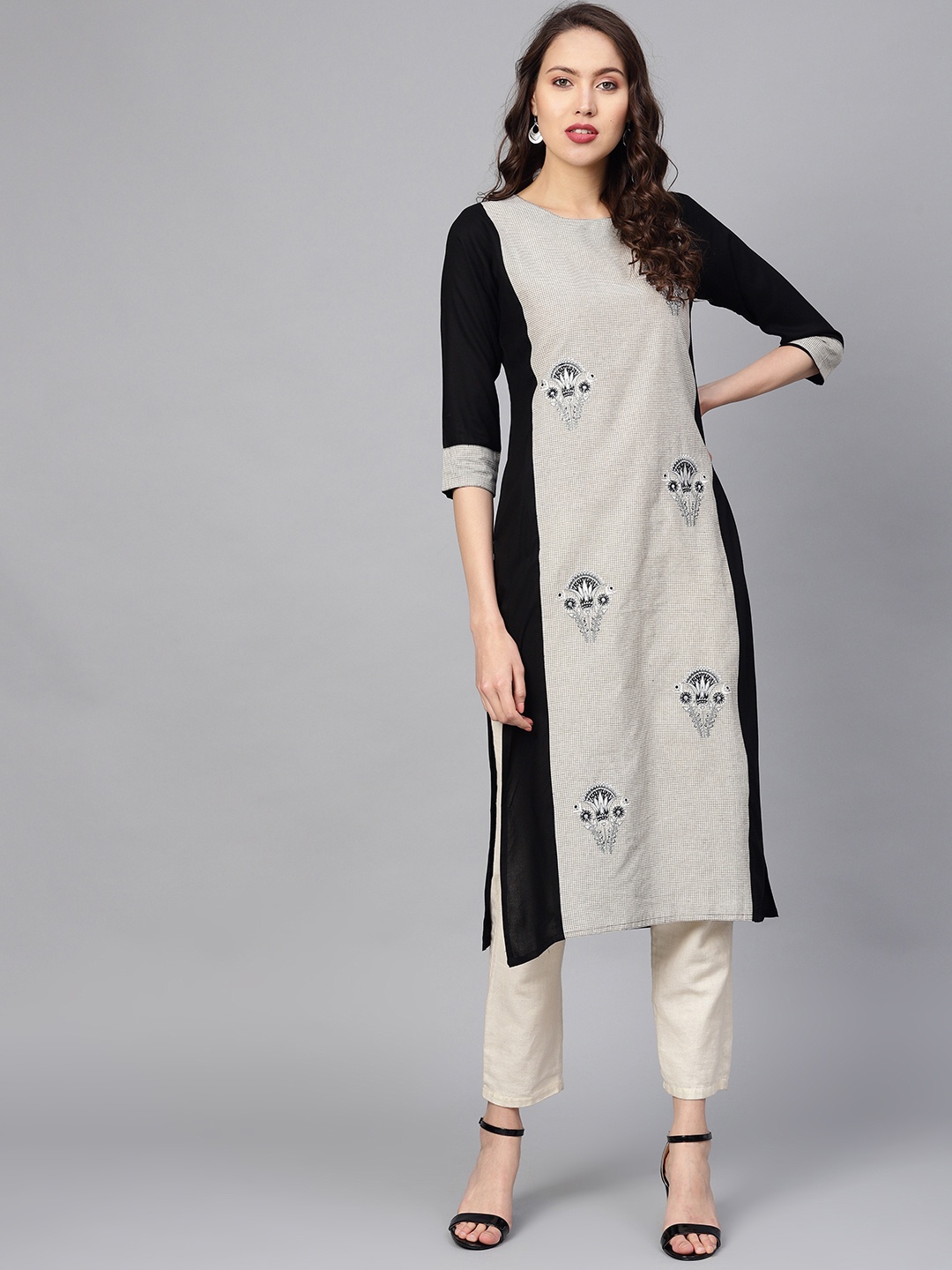 

Varanga Women Black & Off-White Checked Handloom Straight Kurta