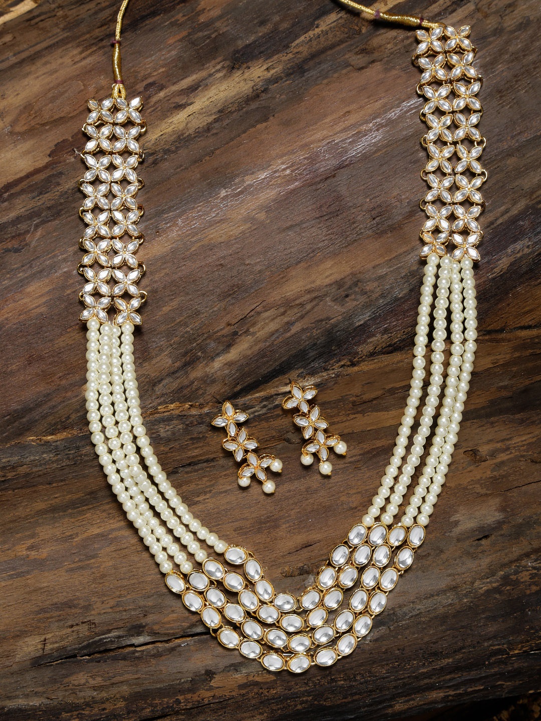 

Zaveri Pearls White Antique Gold-Plated Kundan & Bead Studded Jewellery Set