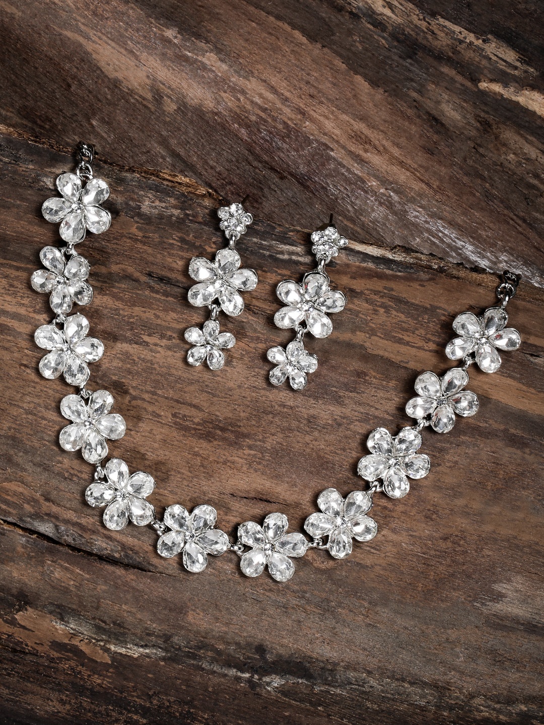 

Zaveri Pearls Silver-Toned Stone Studded Jewellery Set