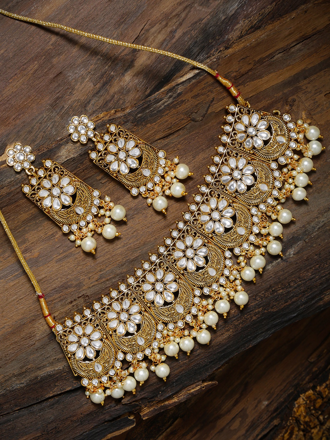 

Zaveri Pearls White Gold-Plated Kundan & Pearls Studded Jewellery Set