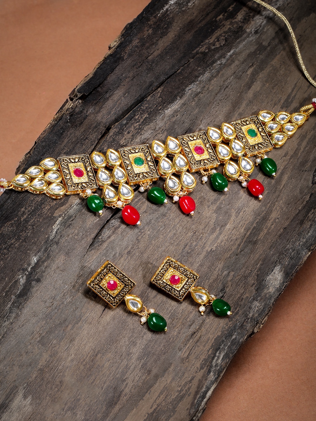 

Zaveri Pearls Gold-Toned Antique Kundan Studded Jewellery Set