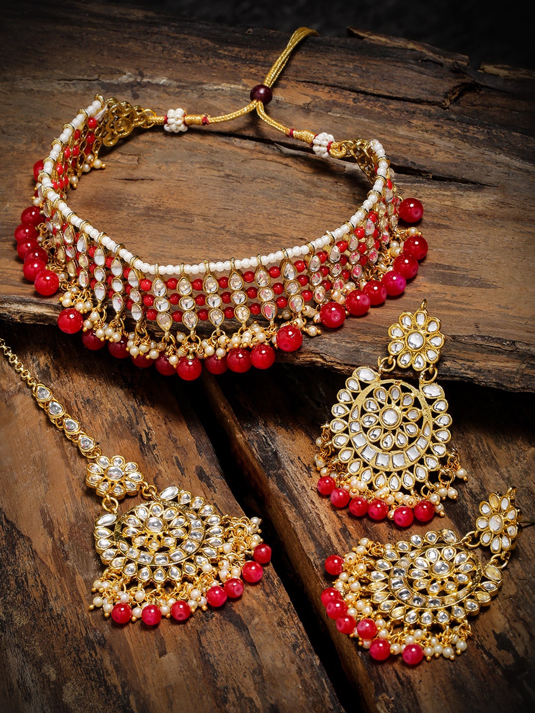 

Zaveri Pearls Red Gold-Plated Kundan & Beads Studded Jewellery Set