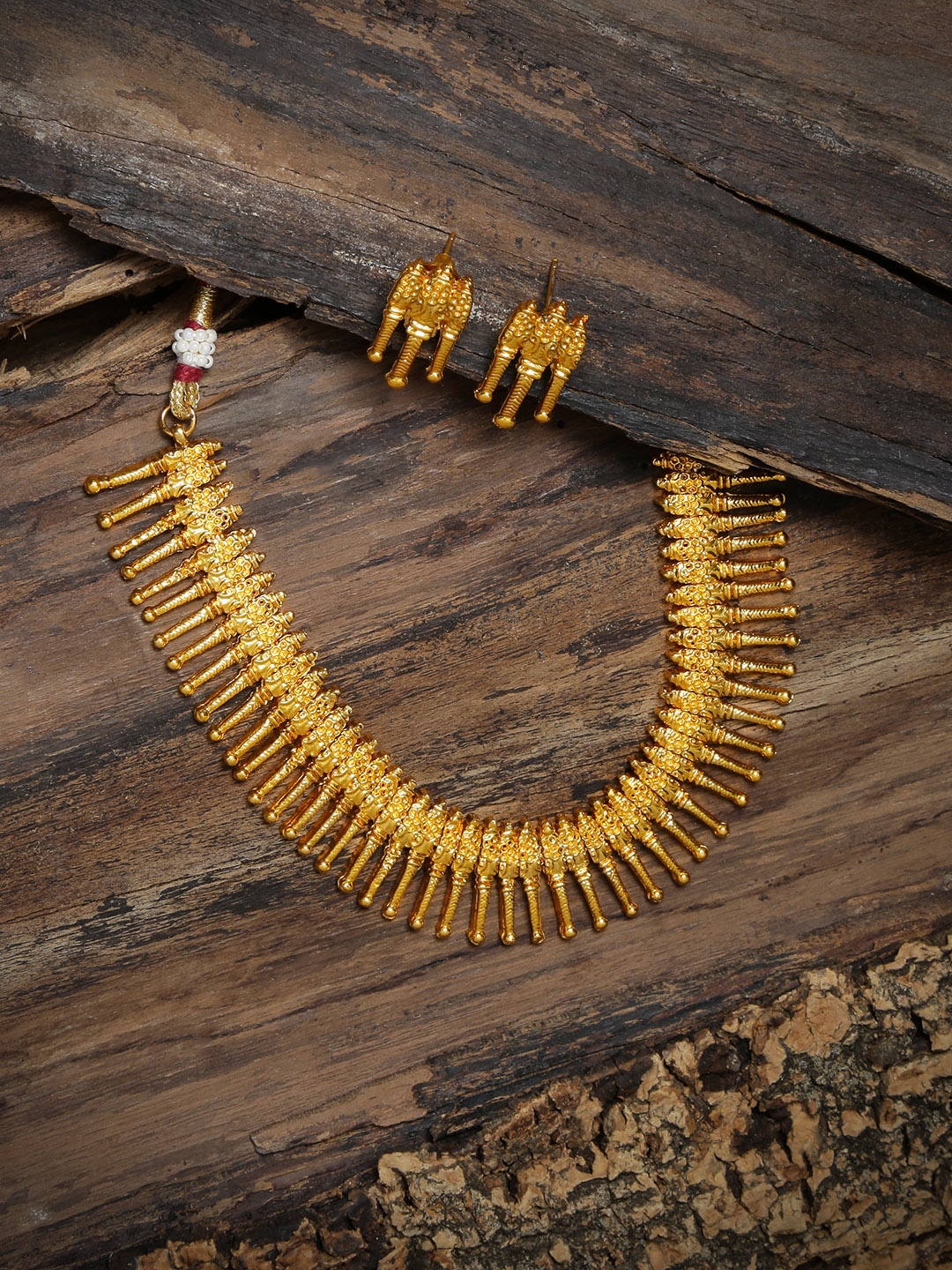 

Zaveri Pearls Gold Plated Traditional Jewellery Set