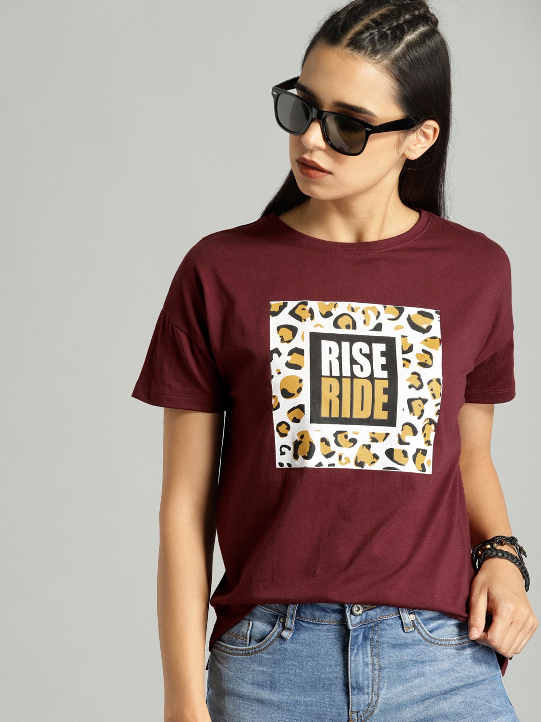 

The Roadster Lifestyle Co Women Maroon Printed Round Neck Pure Cotton T-shirt