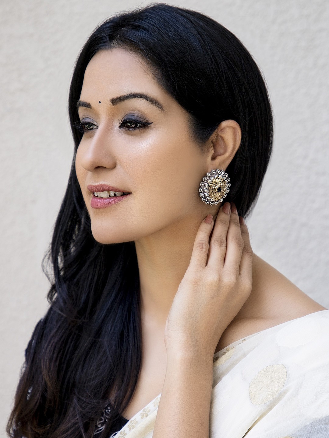 

Rubans Silver-Toned & Gold-Toned Handcrafted Circular Studs