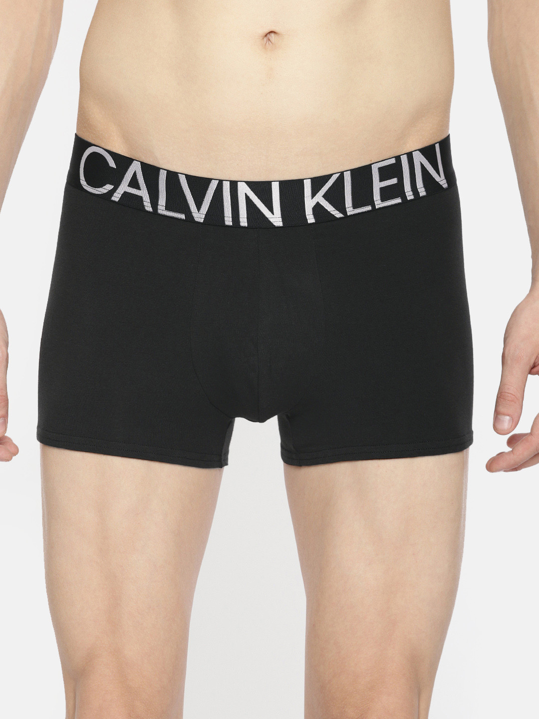 

Calvin Klein Underwear Men Black Solid Trunks NB1703001-001