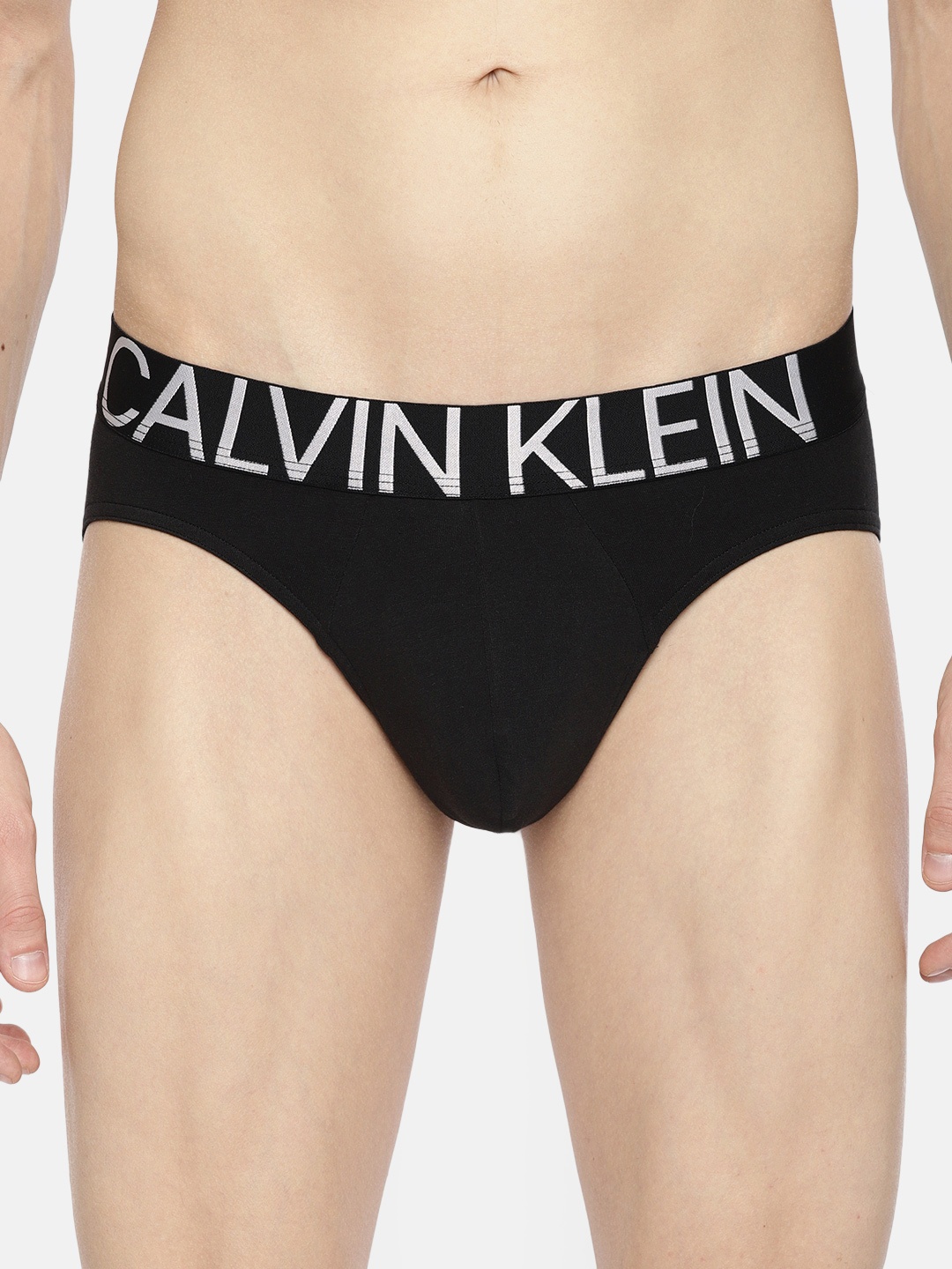 

Calvin Klein Underwear Men Black Solid Hip Briefs NB1712001