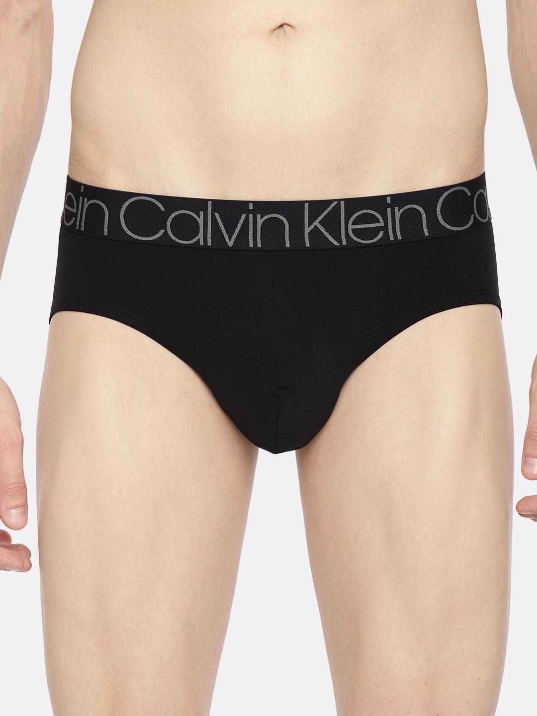 

Calvin Klein Underwear Men Black Solid Hip Briefs NB1905001