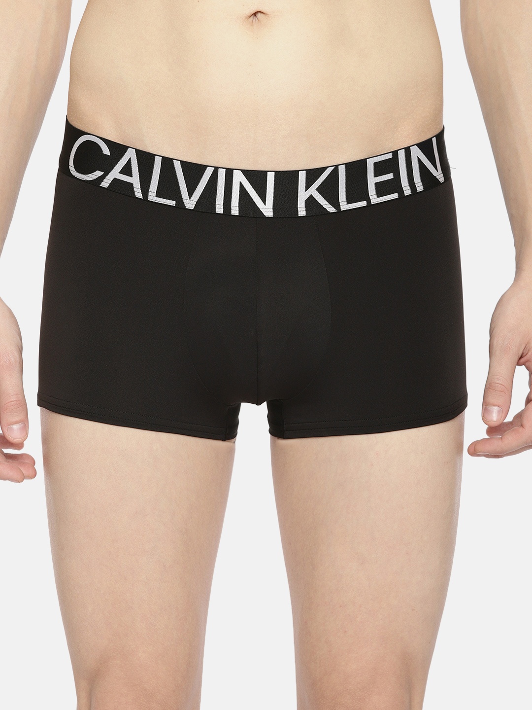 

Calvin Klein Underwear Men Black Solid Low Rise Trunk NB1702001-001