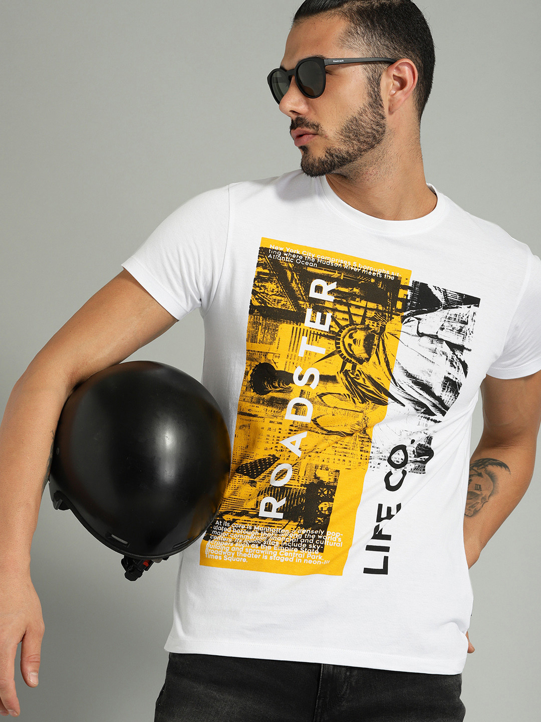 

The Roadster Lifestyle Co Men White Printed Round Neck Pure Cotton T-shirt