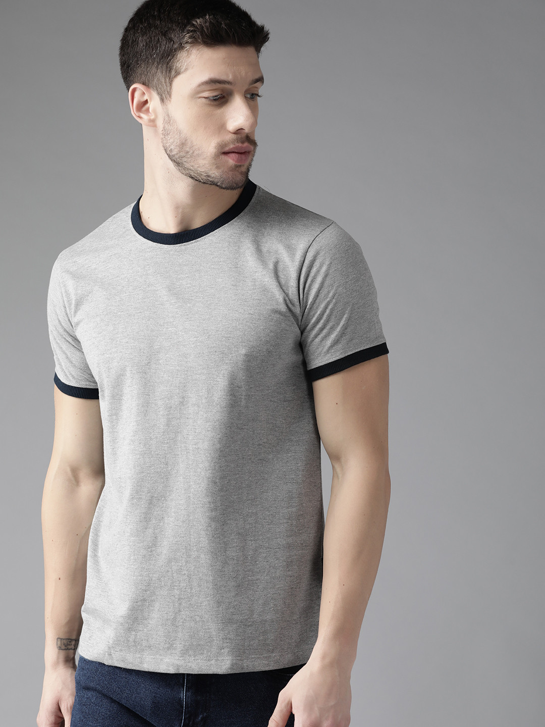 

The Roadster Lifestyle Co Men Grey Melange Solid Round Neck T-shirt