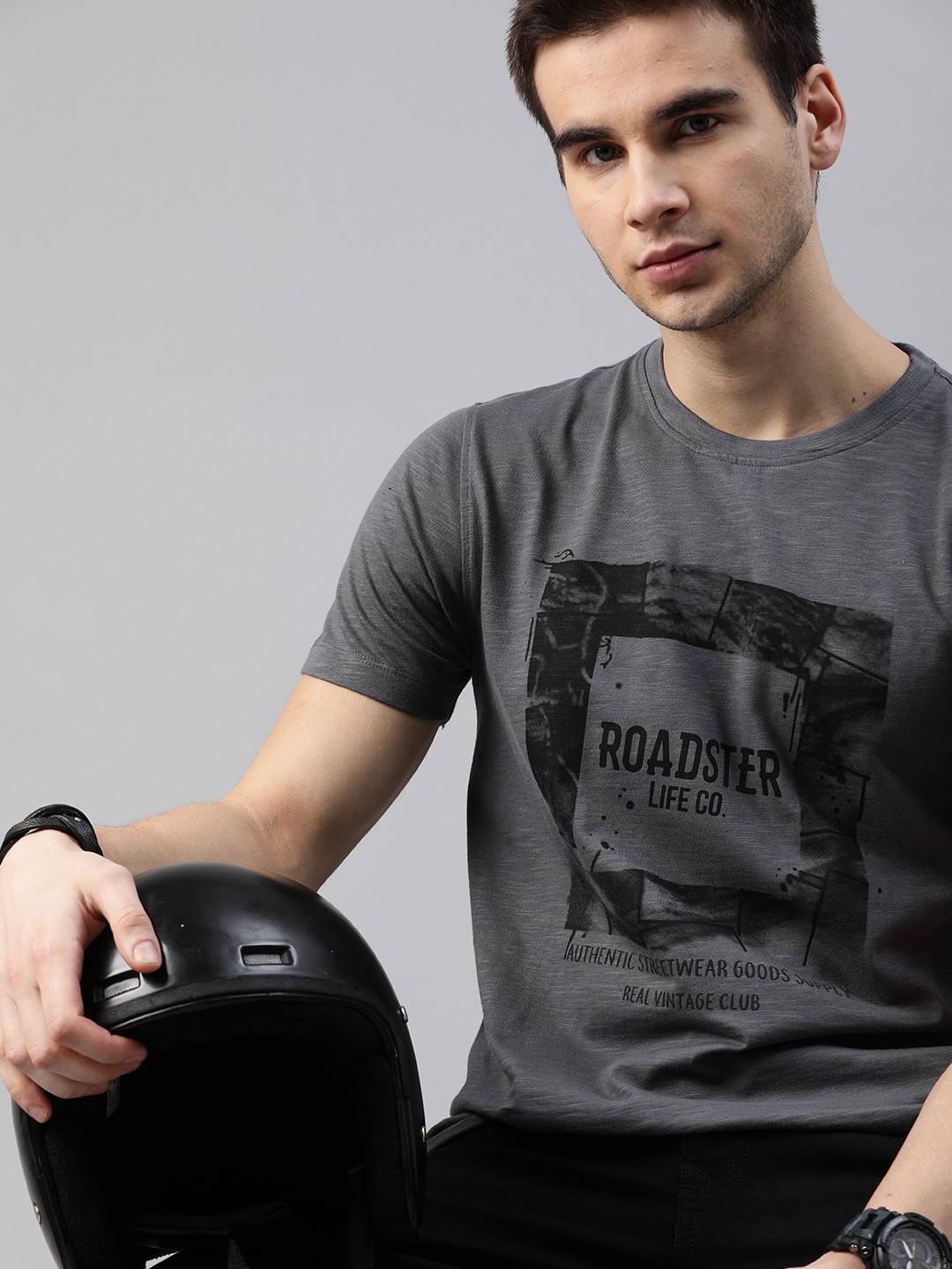 

The Roadster Lifestyle Co Men Charcoal Grey Printed Round Neck T-shirt