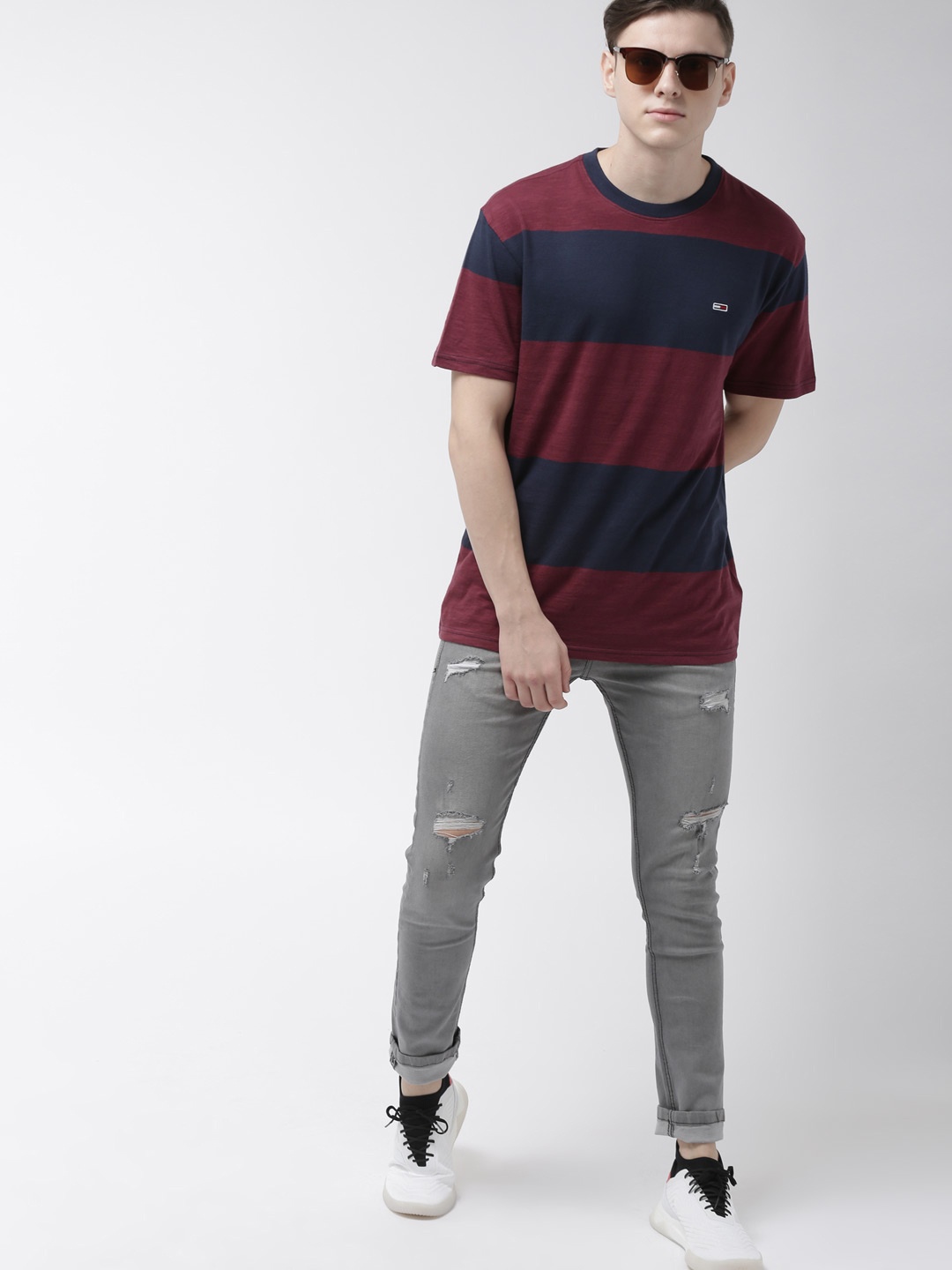 

Tommy Hilfiger Men Maroon Navy Blue Solid Round Neck Pure Cotton T-shirt