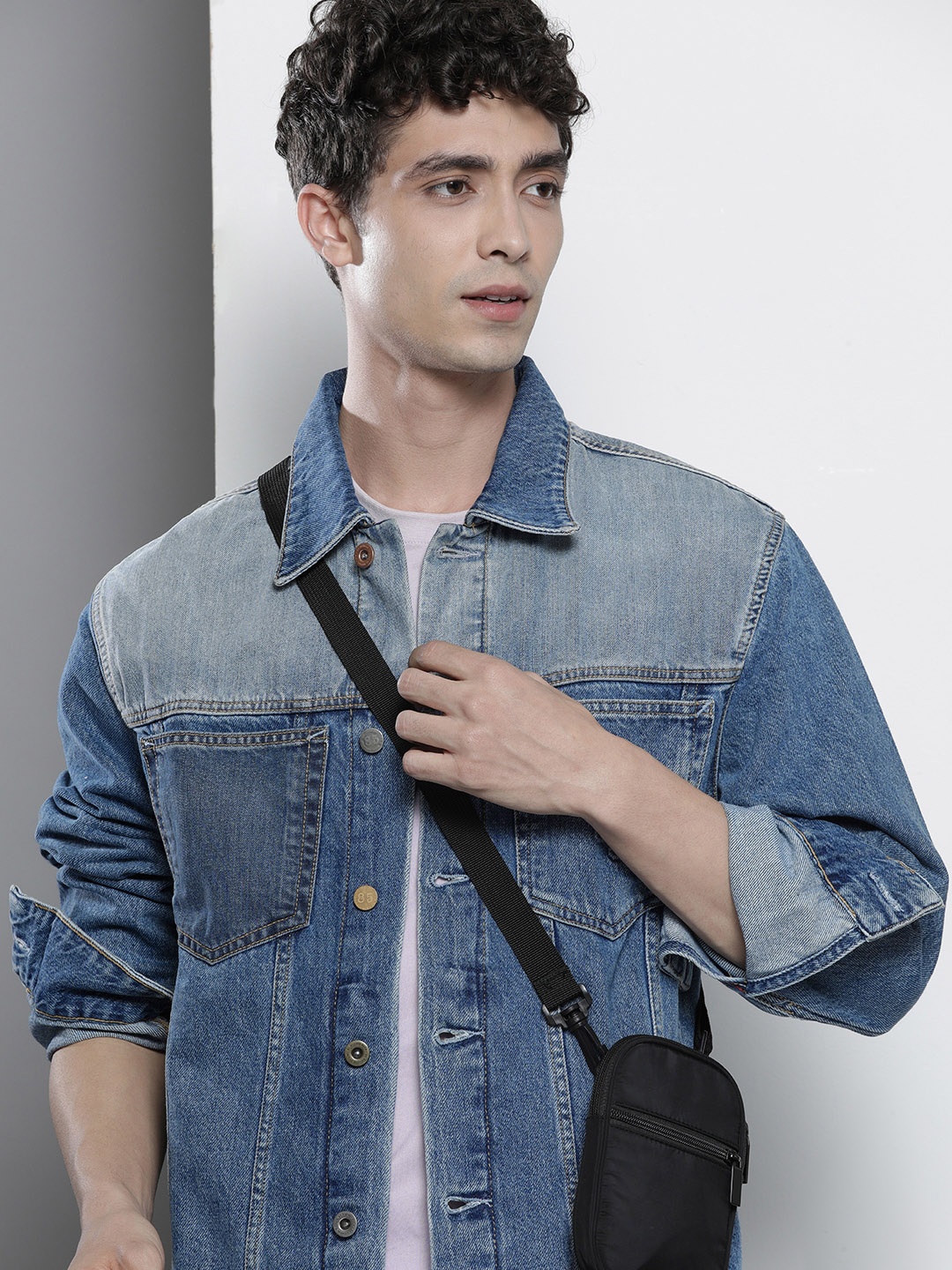 

Tommy Hilfiger Men Blue Oversized Denim Jacket