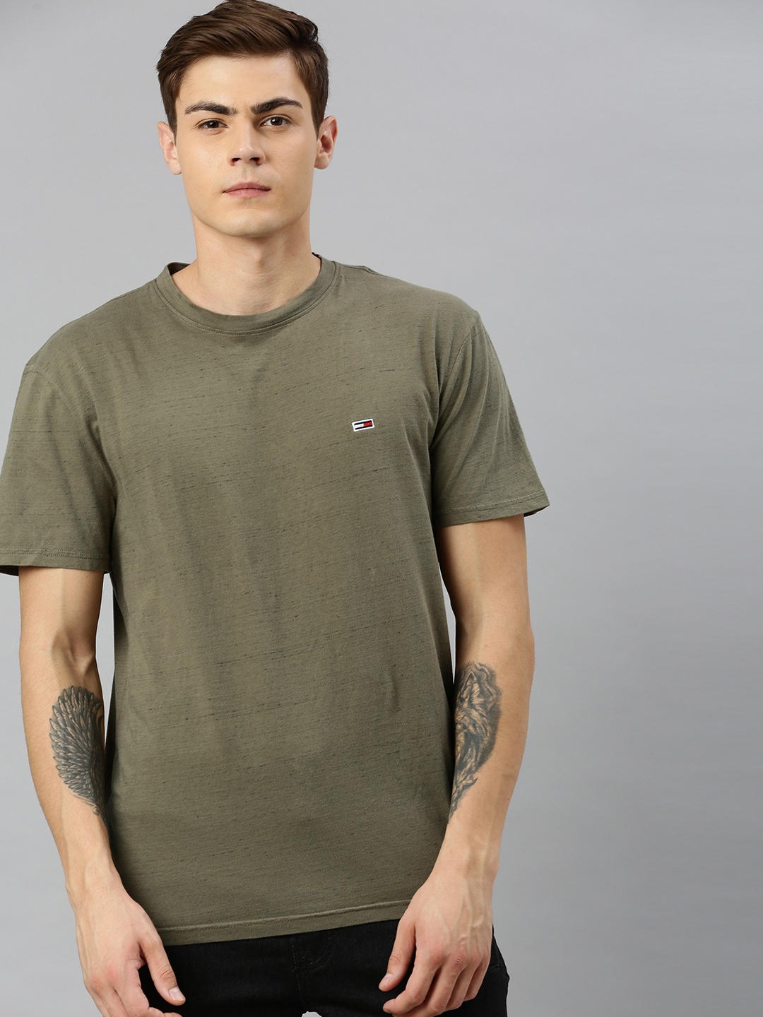 

Tommy Hilfiger Men Olive Green Solid Round Neck T-shirt