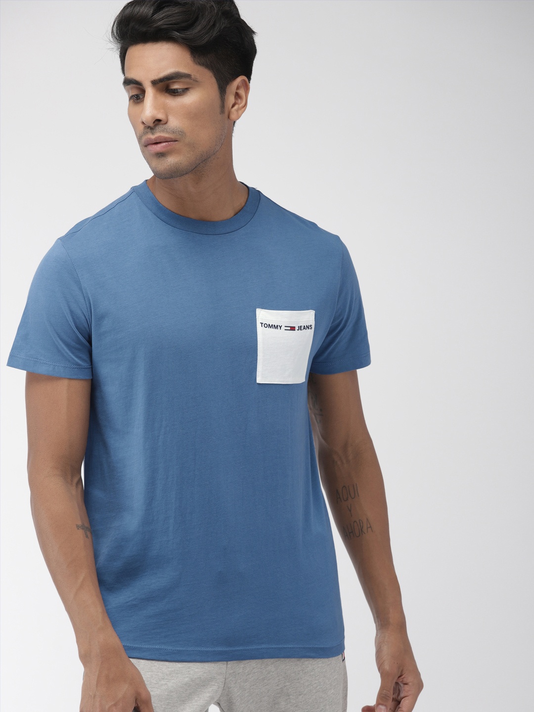 

Tommy Hilfiger Men Blue White Solid Round Neck Pure Cotton T-shirt