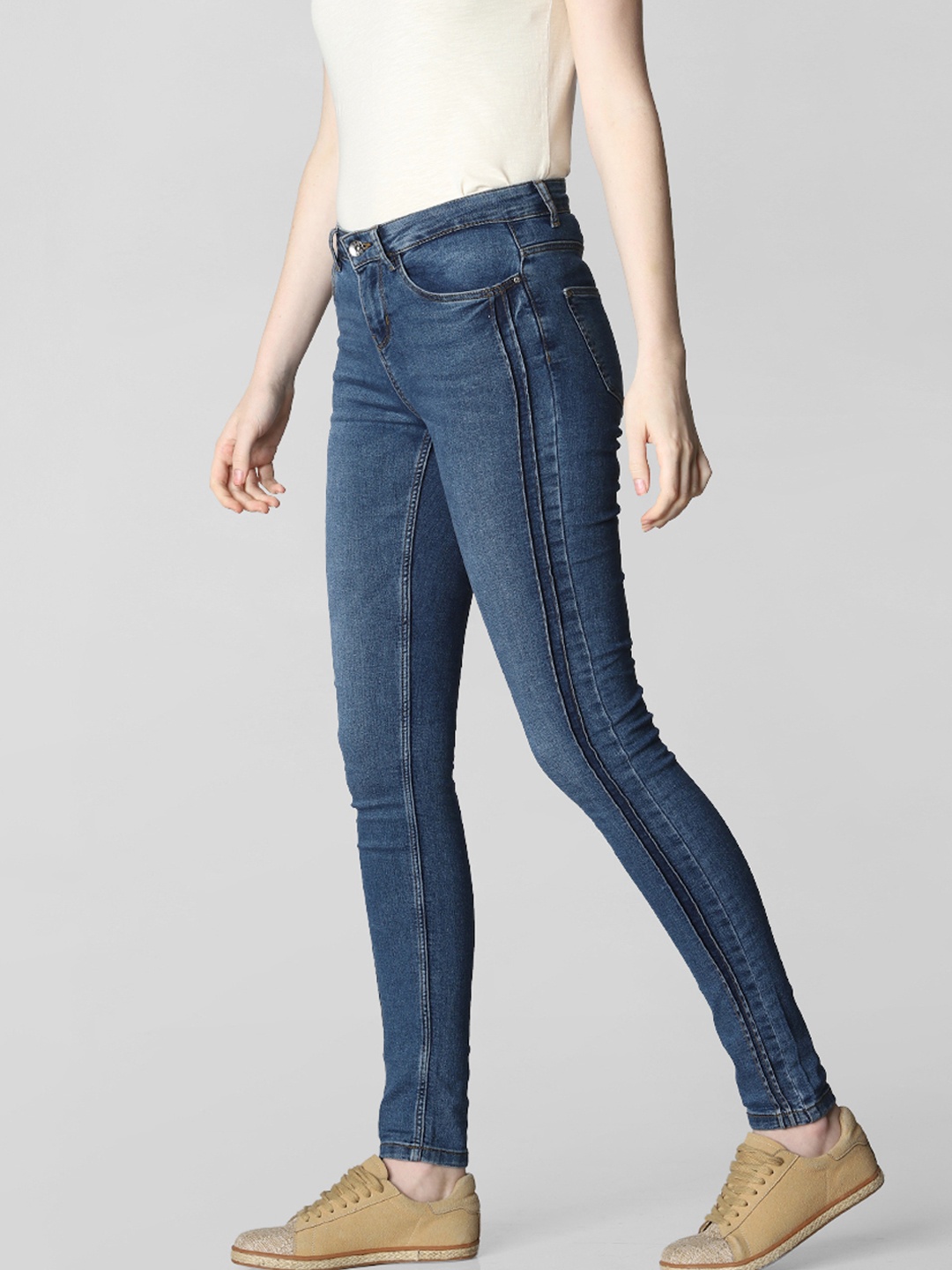 

Vero Moda Women Blue Skinny Fit Mid-Rise Clean Look Stretchable Jeans