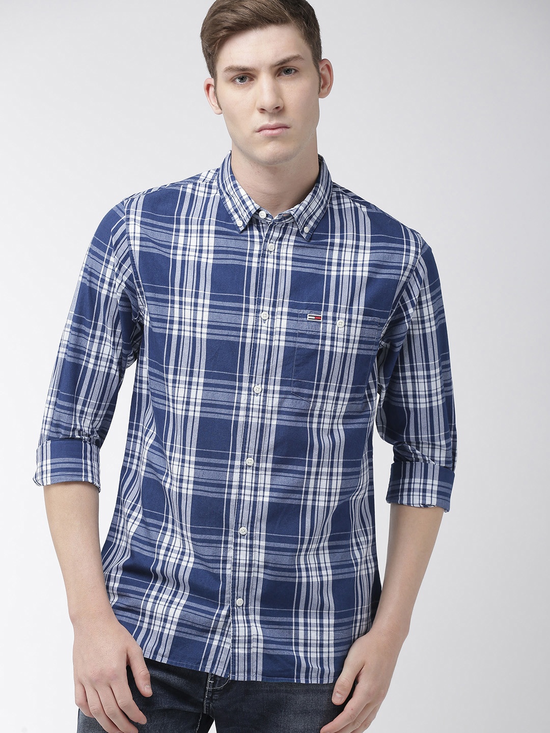 

Tommy Hilfiger Men Blue & White Regular Fit Checked Casual Shirt