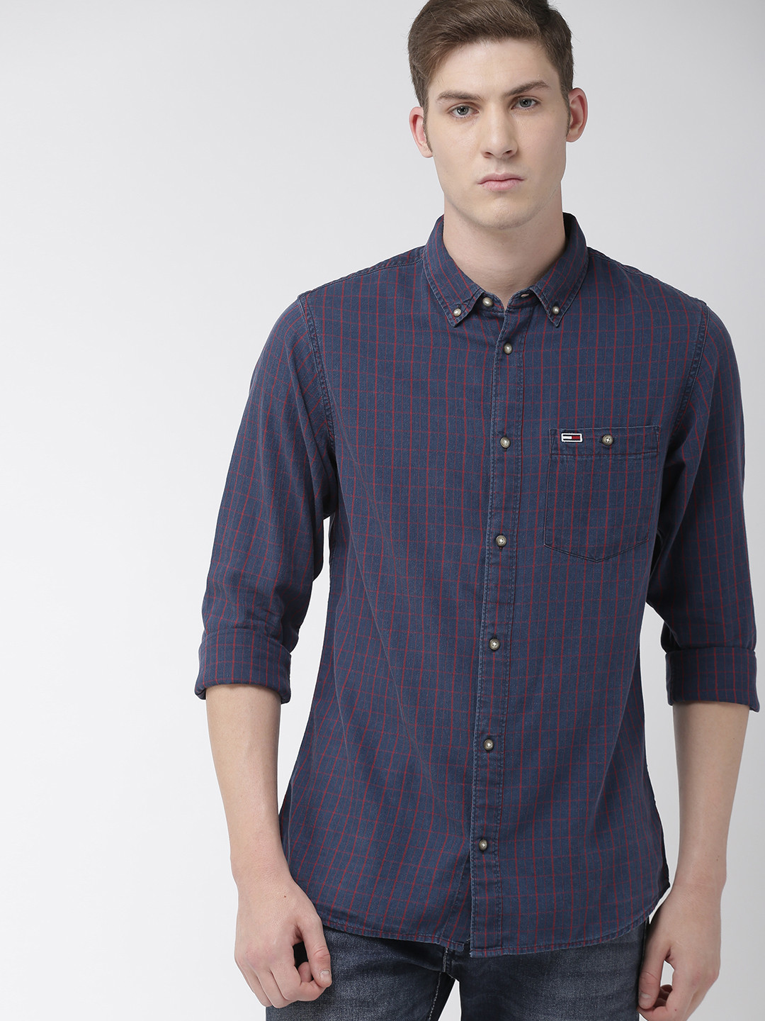 

Tommy Hilfiger Men Blue & Red Regular Fit Checked Casual Shirt