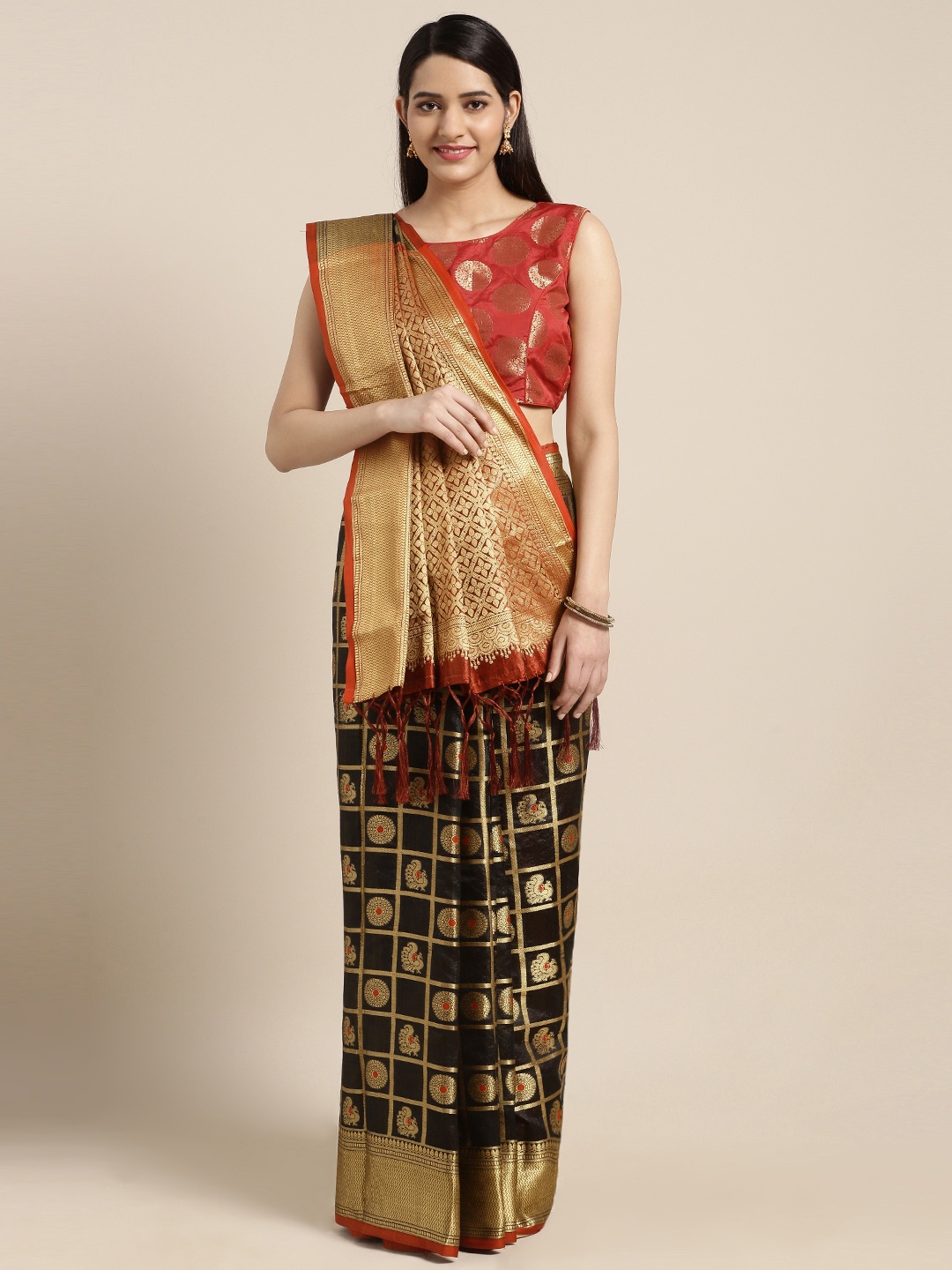 

Varkala Silk Sarees Black & Gold-Toned Checked Silk Blend Woven Design Patola Saree
