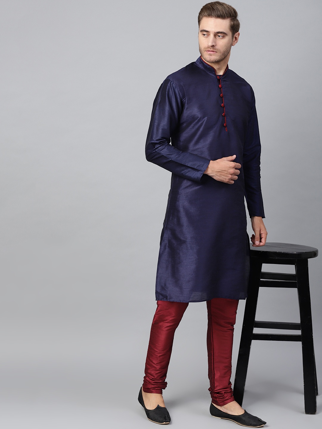 

SOJANYA Men Navy Blue & Maroon Solid Kurta with Churidar