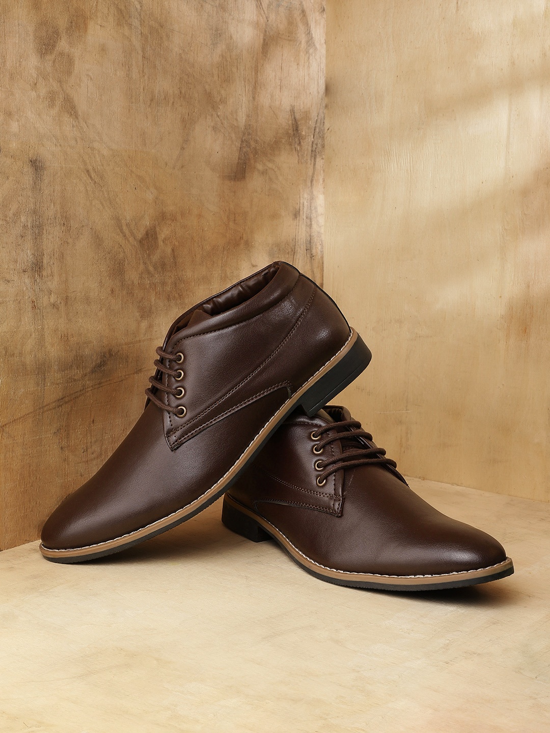 

The Roadster Lifestyle Co Men Coffee Brown Derbys