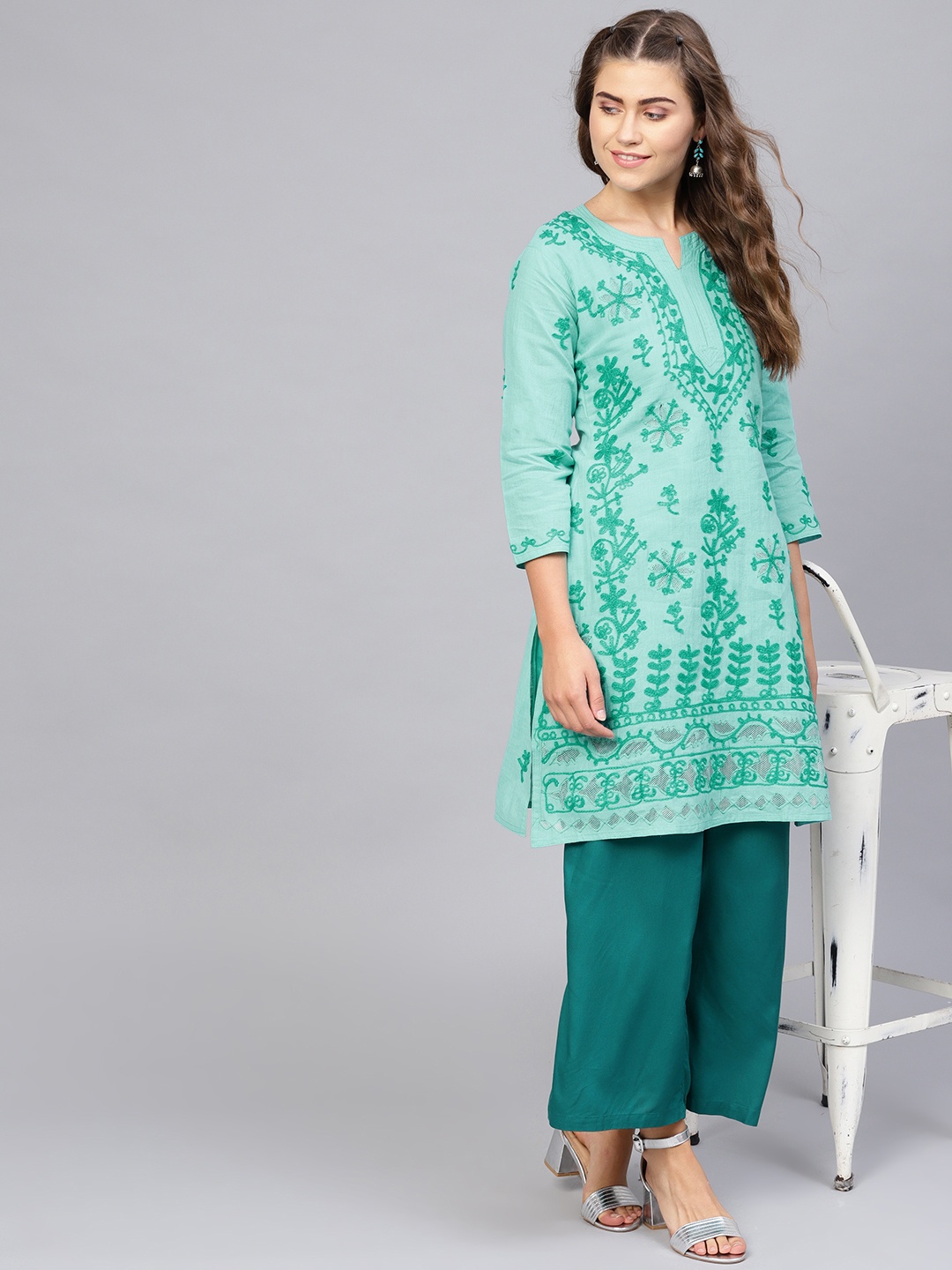 

Saadgi Women Sea Green Handloom Chikankari Embroidered Straight Kurta