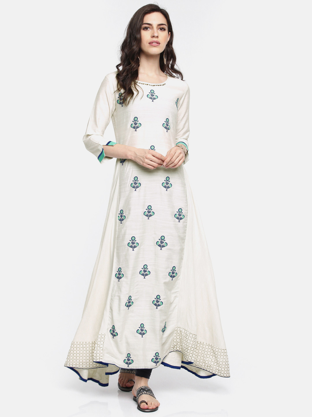

Span Women Off-White Embroidered Anarkali Kurta