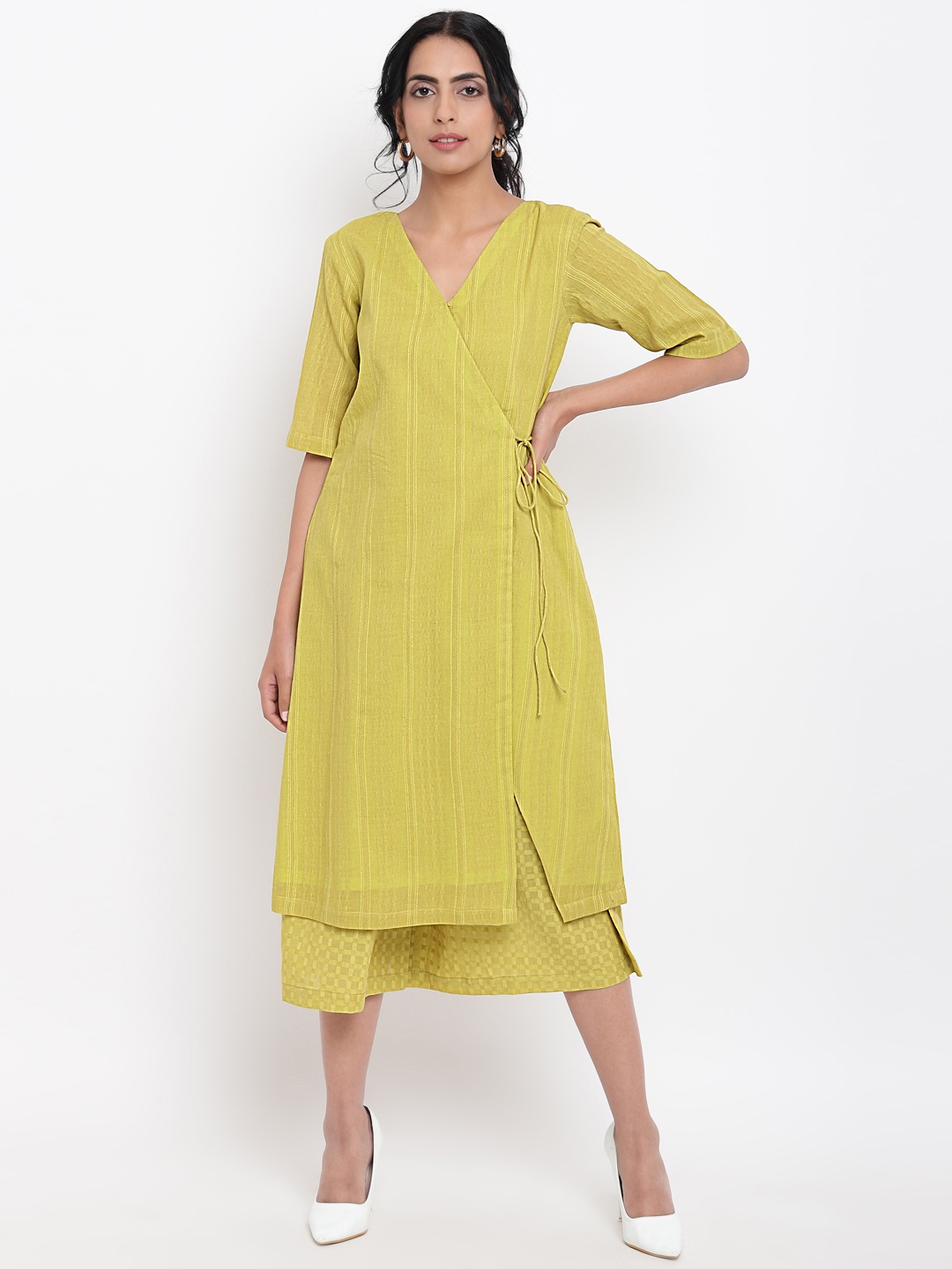 

trueBrowns Women Green Self Design Kurta with Palazzos