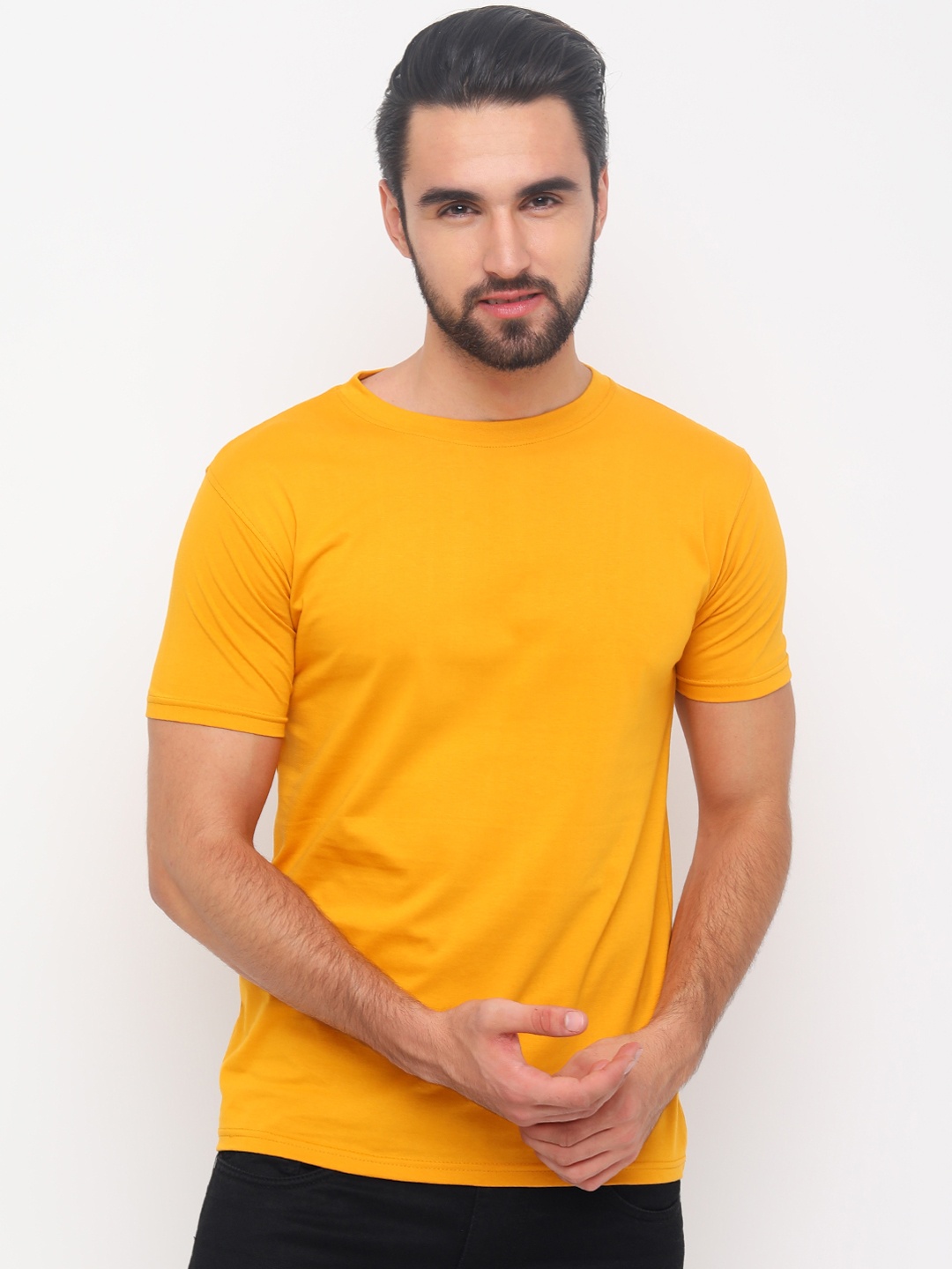 

Bushirt Men Mustard Solid Round Neck Pure Cotton T-shirt