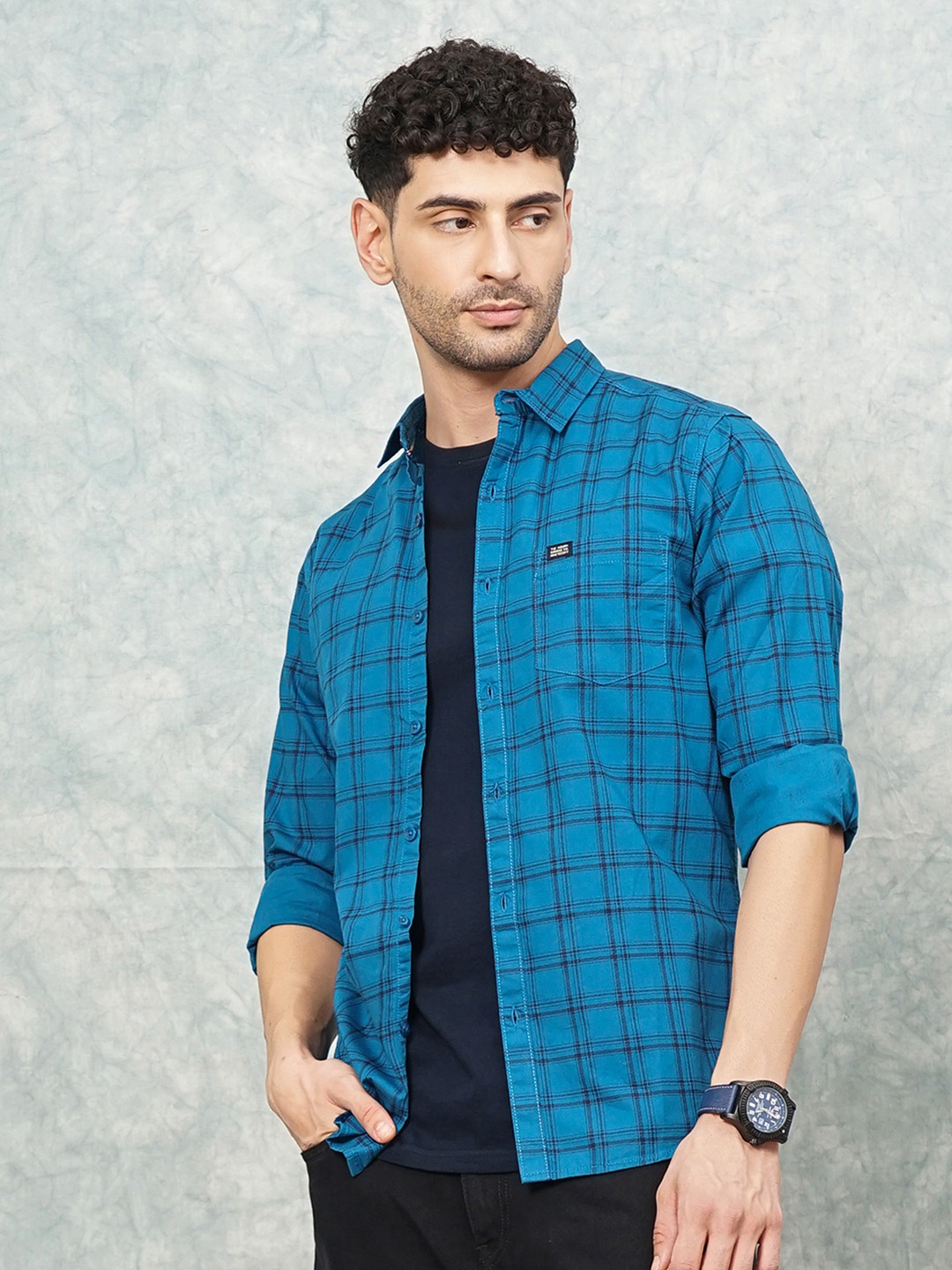 

The Indian Garage Co Men Blue Slim Fit Checked Casual Shirt