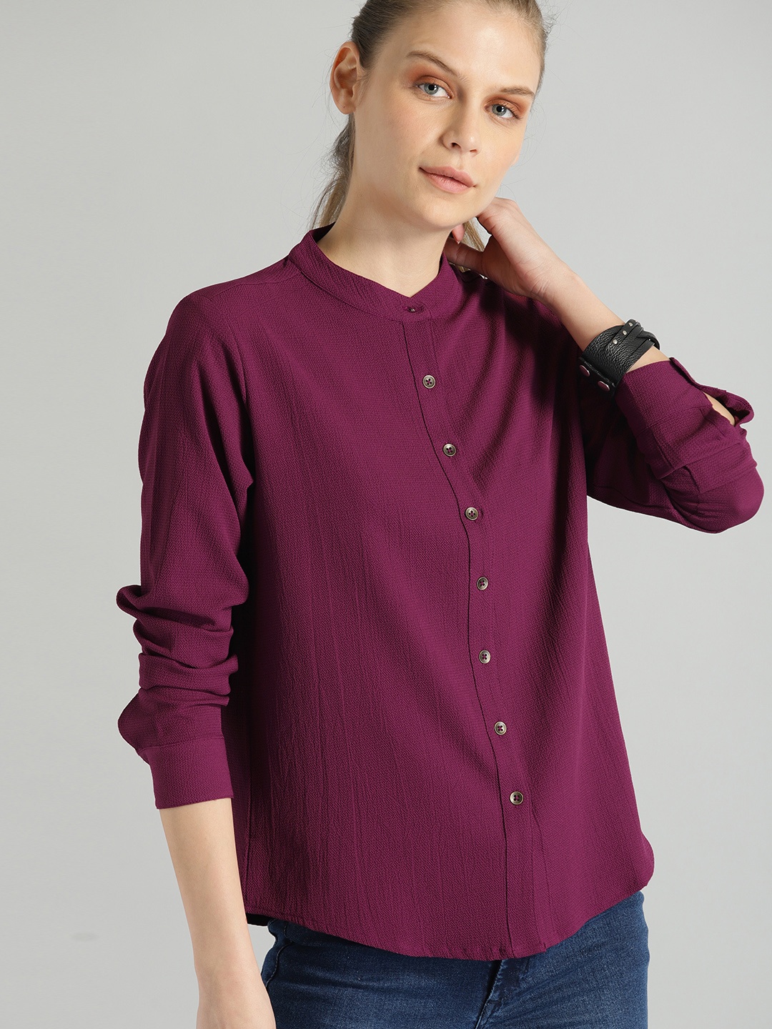 

The Roadster Lifestyle Co Women Purple Solid Shirt Style Top