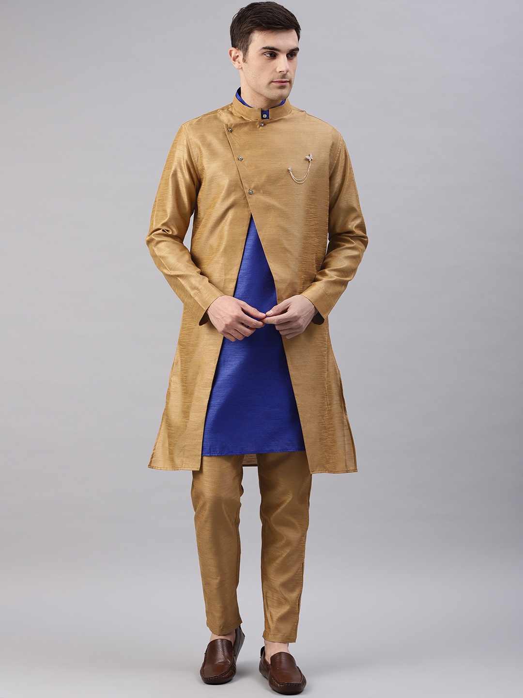 

Freehand Men Gold-Coloured & Blue Solid Sherwani Set with Jacket